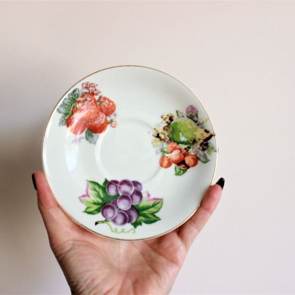 Vintage 1950s Tea Saucer, Fruit And Berry Pattern Made In Japan Collectible - Picture 2 of 8